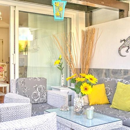 Elegant Villa In คอร์ราเลโฮ ภายนอก รูปภาพ