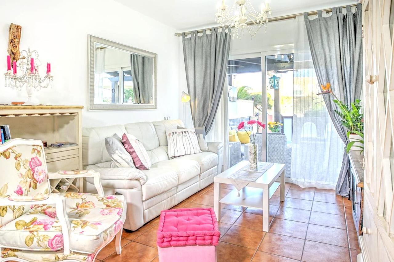 Elegant Villa In คอร์ราเลโฮ ภายนอก รูปภาพ