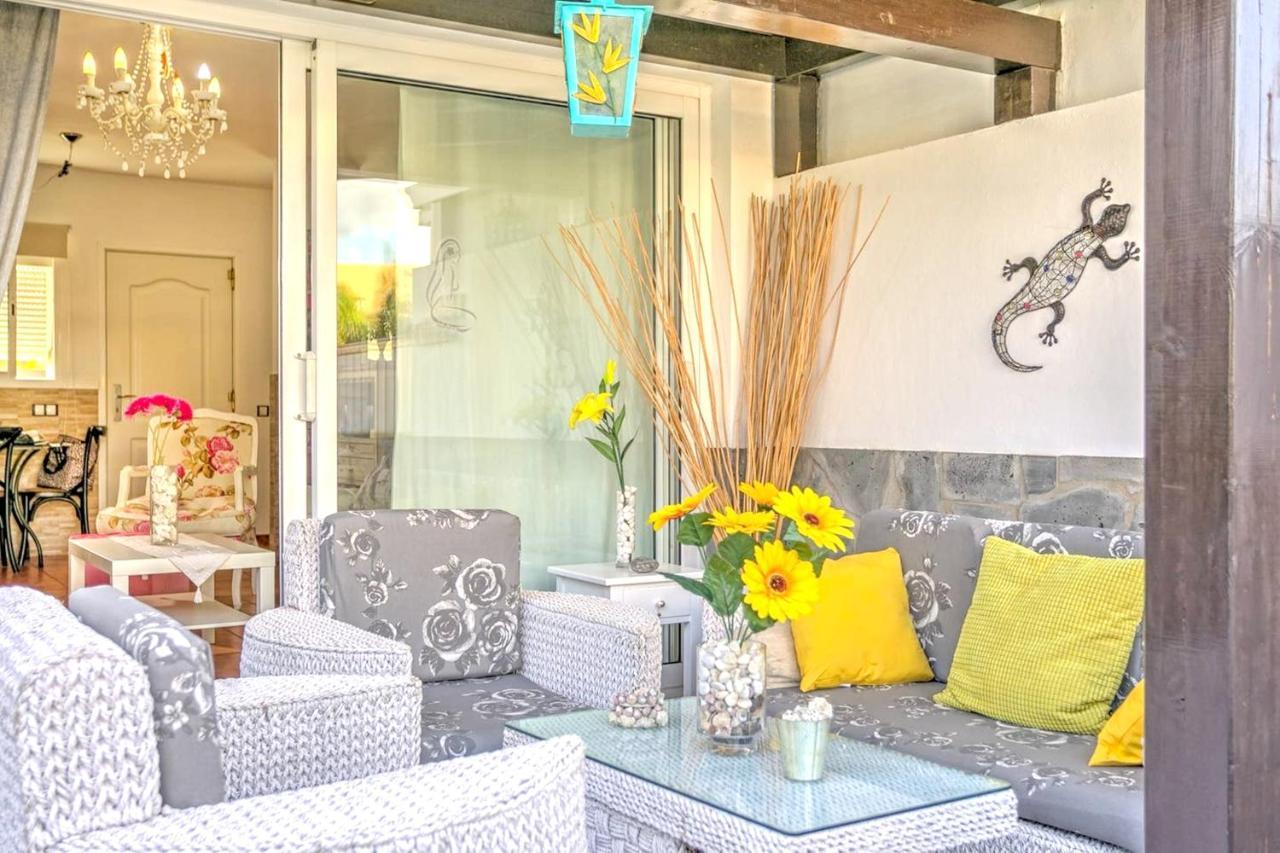 Elegant Villa In คอร์ราเลโฮ ภายนอก รูปภาพ