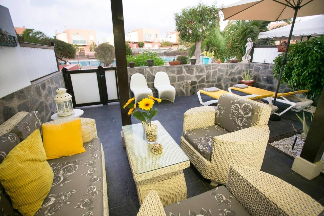 Elegant Villa In คอร์ราเลโฮ ภายนอก รูปภาพ
