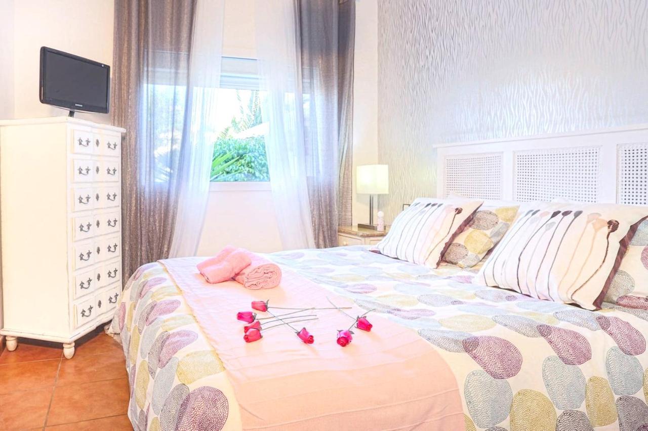 Elegant Villa In คอร์ราเลโฮ ภายนอก รูปภาพ