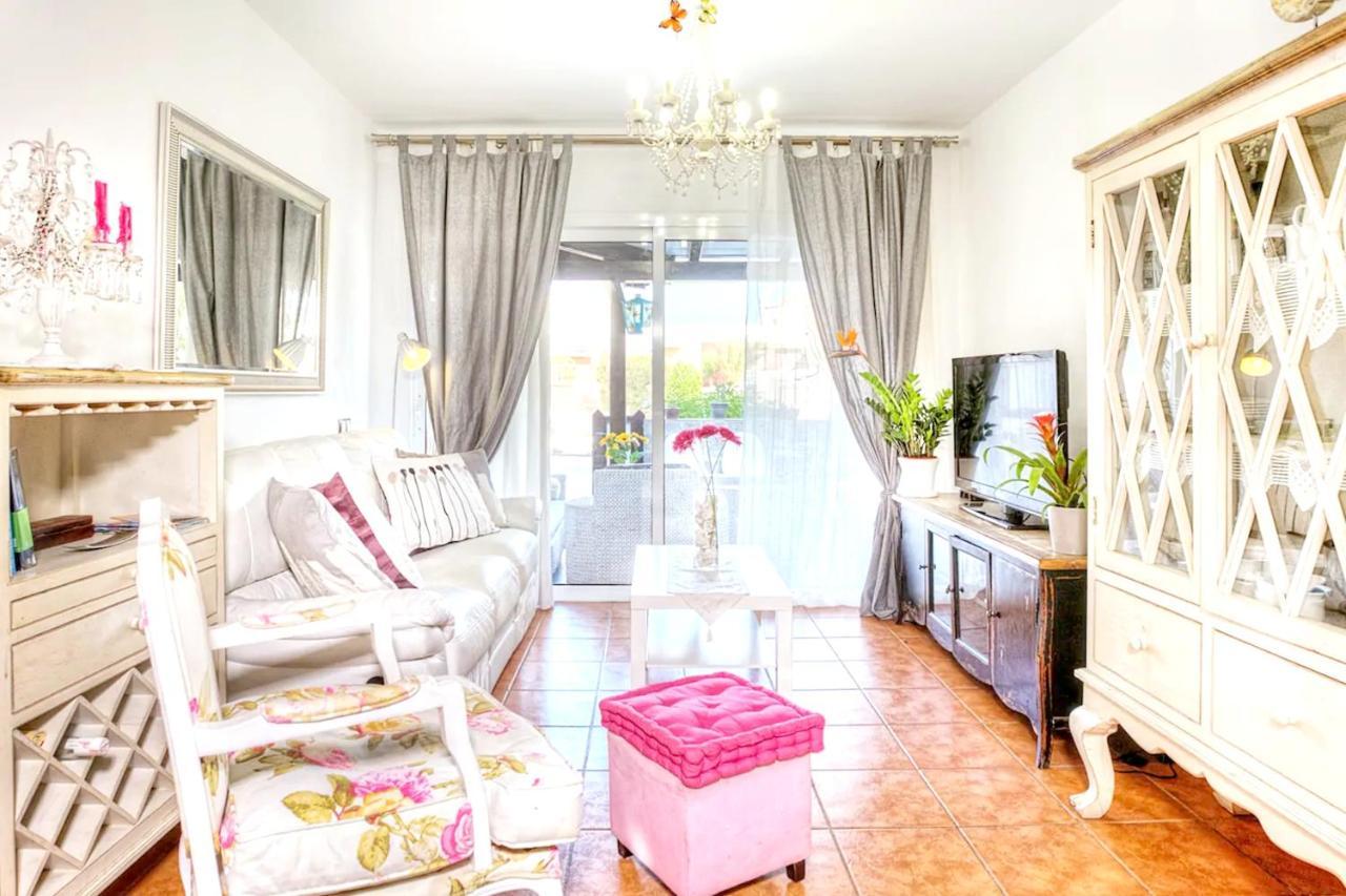 Elegant Villa In คอร์ราเลโฮ ภายนอก รูปภาพ